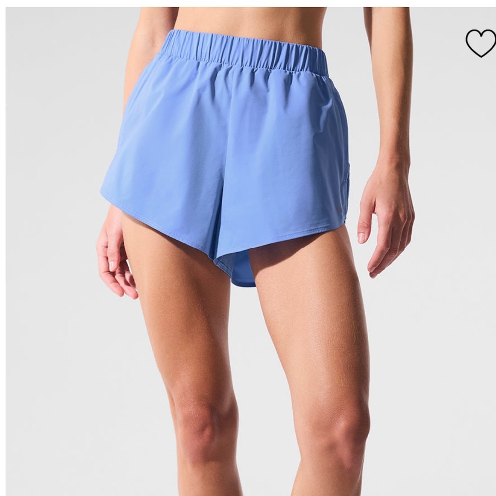 NWOT Alo Yoga Playmaker Dolphin Short